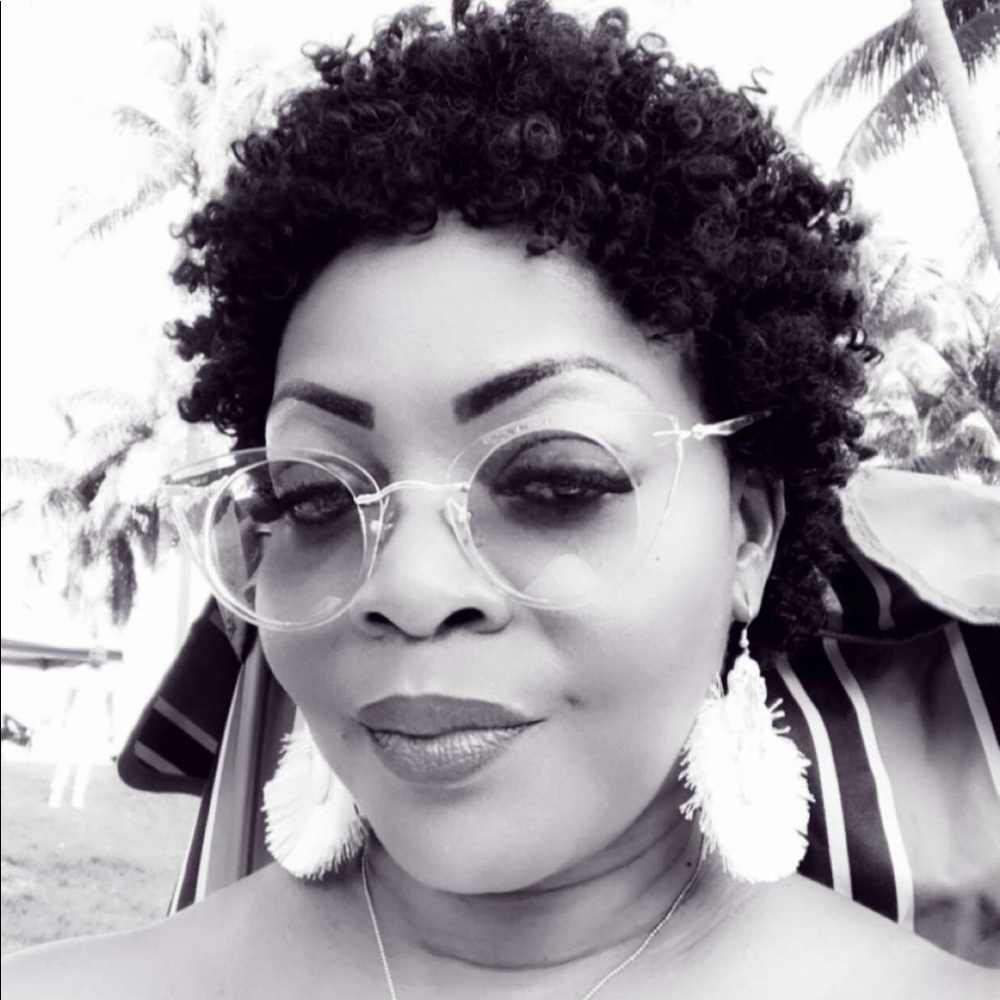 Meet your Posher, Sharon